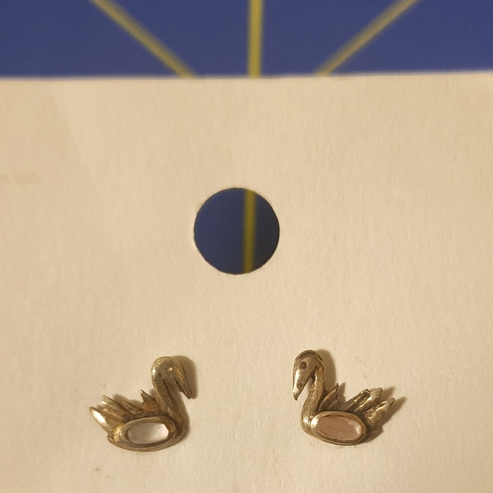 Serling Silver & Mother Of Pearl Swan Stud Earrings. Measurements in photos.